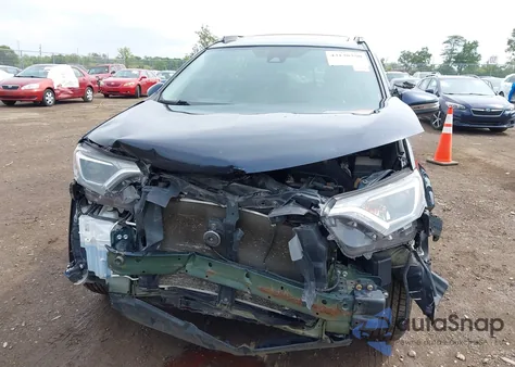 2017 Toyota Rav4 Xle z USA, uszkodzony, nr VIN 2T3RFREV5HW559503